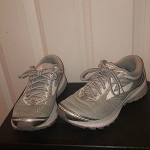 Brooks Ghost 10 running shoe